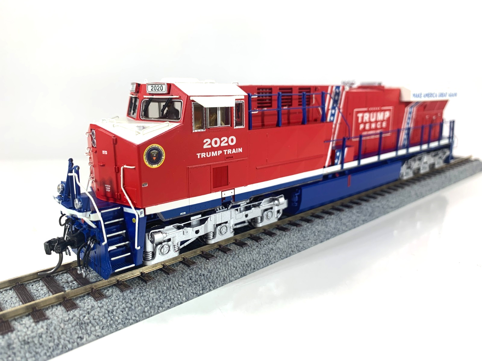 HO MTH 80-2415-1 Trump ES44AC Diesel #2020 w/ Proto 3.0 & Flashing Lights /Voice