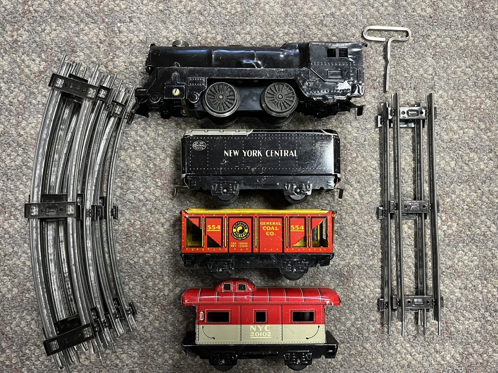 + Marx O Gauge 0-4-0 Wind Up Locomotive & NYC Tender 2 Freight Car Set