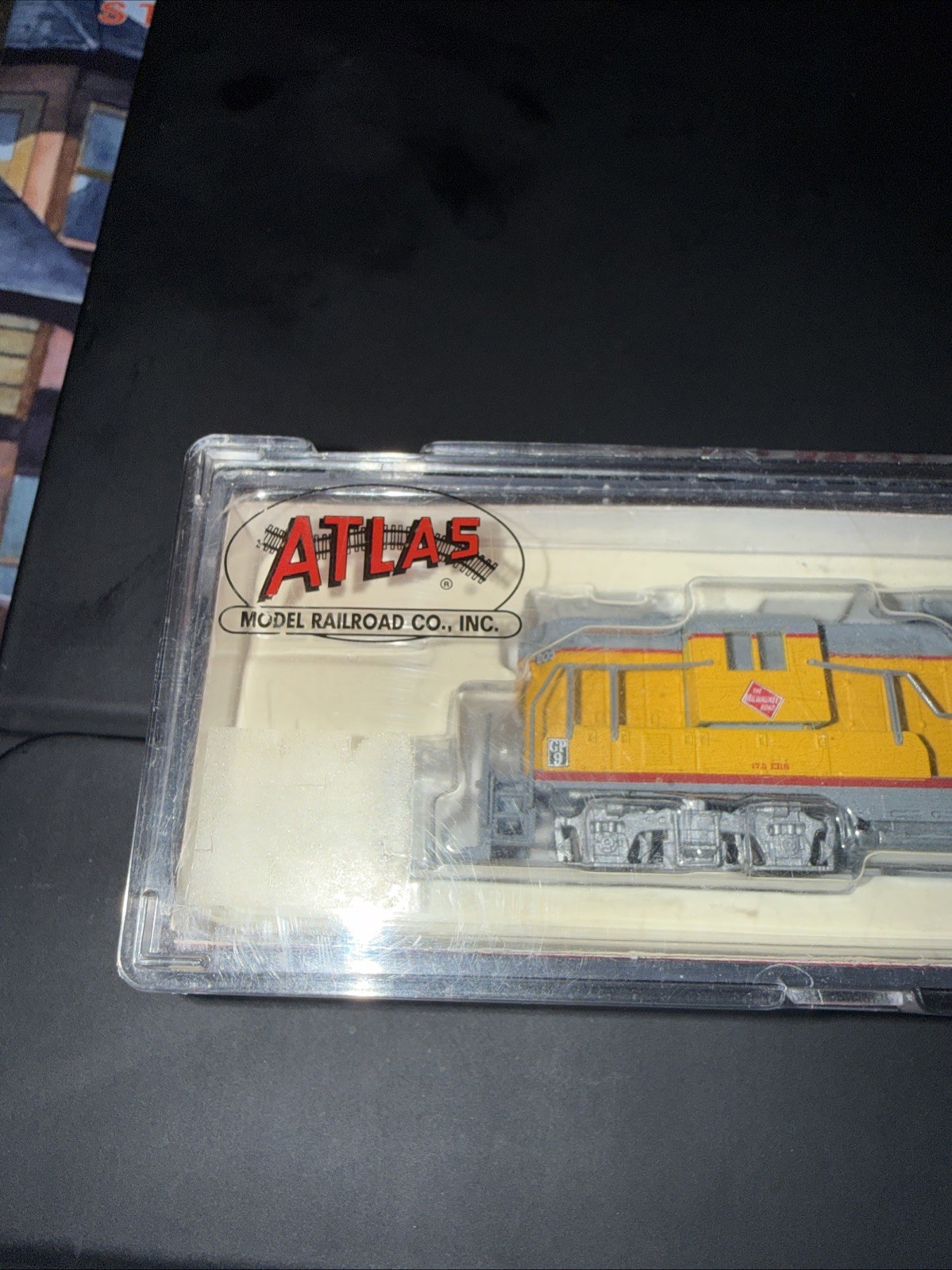 Atlas N Scale Milwaukee Road MILW #205 GP-9TT DC Powered Torpedo Tube