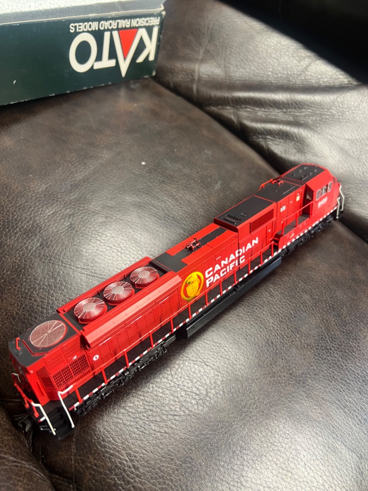Kato 37-6351 HO Scale Canadian Pacific EMD SD90/43MAC Diesel Locomotive #9120 LN
