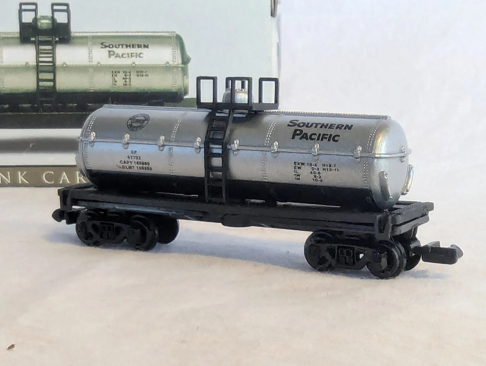 Southern Pacific 36′ Tank Car, Silver, N Scale Model, vintage 1995, NEW in Box