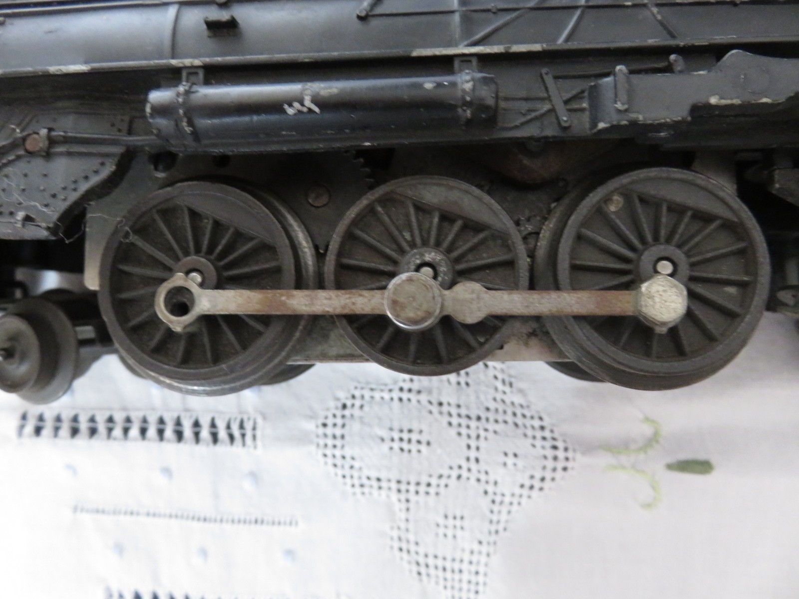 Vintage 1952 Lionel Steam Locomotive No. 2037 Cast iron O-27 gauge Untested