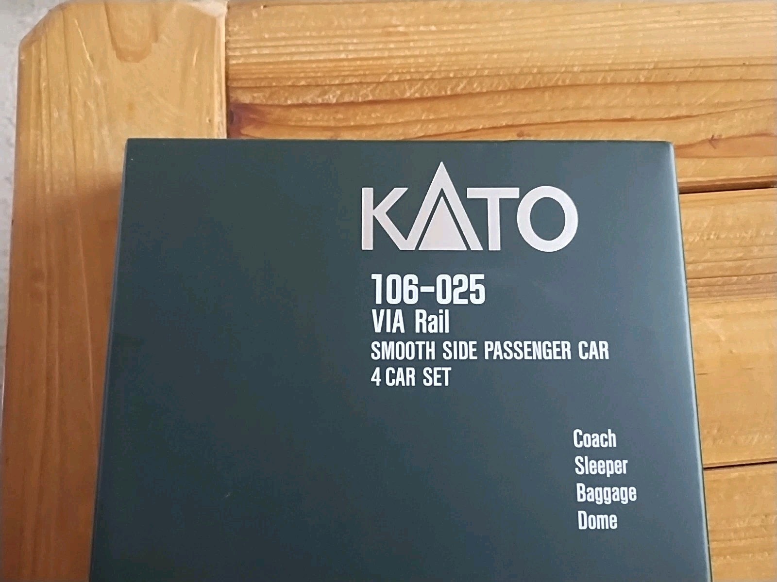 N Scale Rapido F40ph Via Rail Locomotive With DCC And Sound KatoVIApassenger Set
