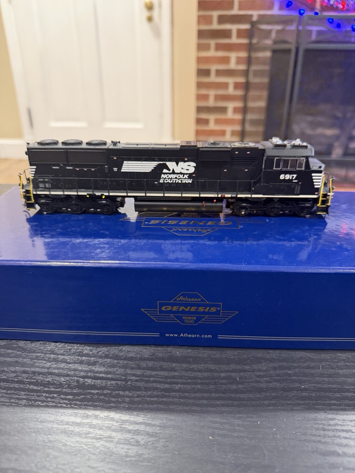 ATHEARN GENESIS NORFOLK SOUTHERN SD60e with ESU Loksound V5 6917