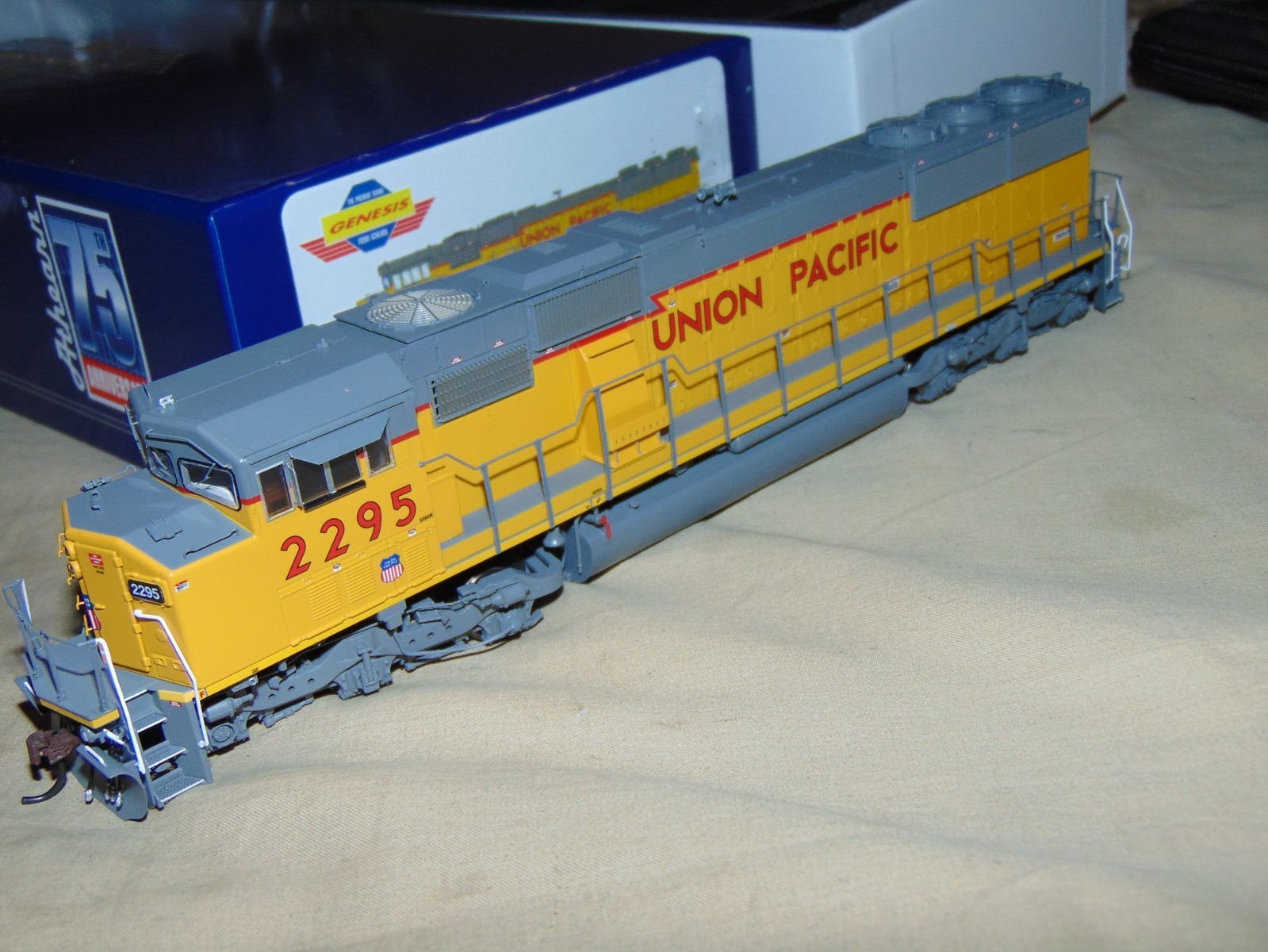 ATHEARN GENESIS HO 75518 UNION PACIFIC SD60M TRI CLOPS DIESEL -BRAND NEW