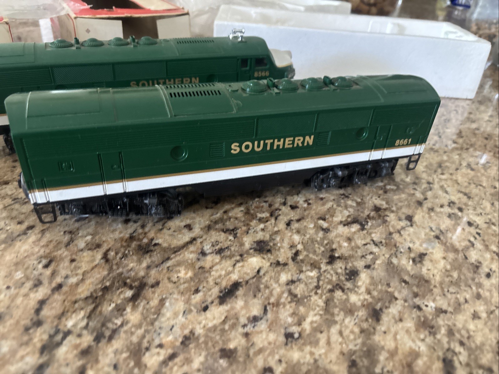 Lionel 6-8566 O Gauge Southern F-3 A Diesel Locomotive F3 B 8661 4647