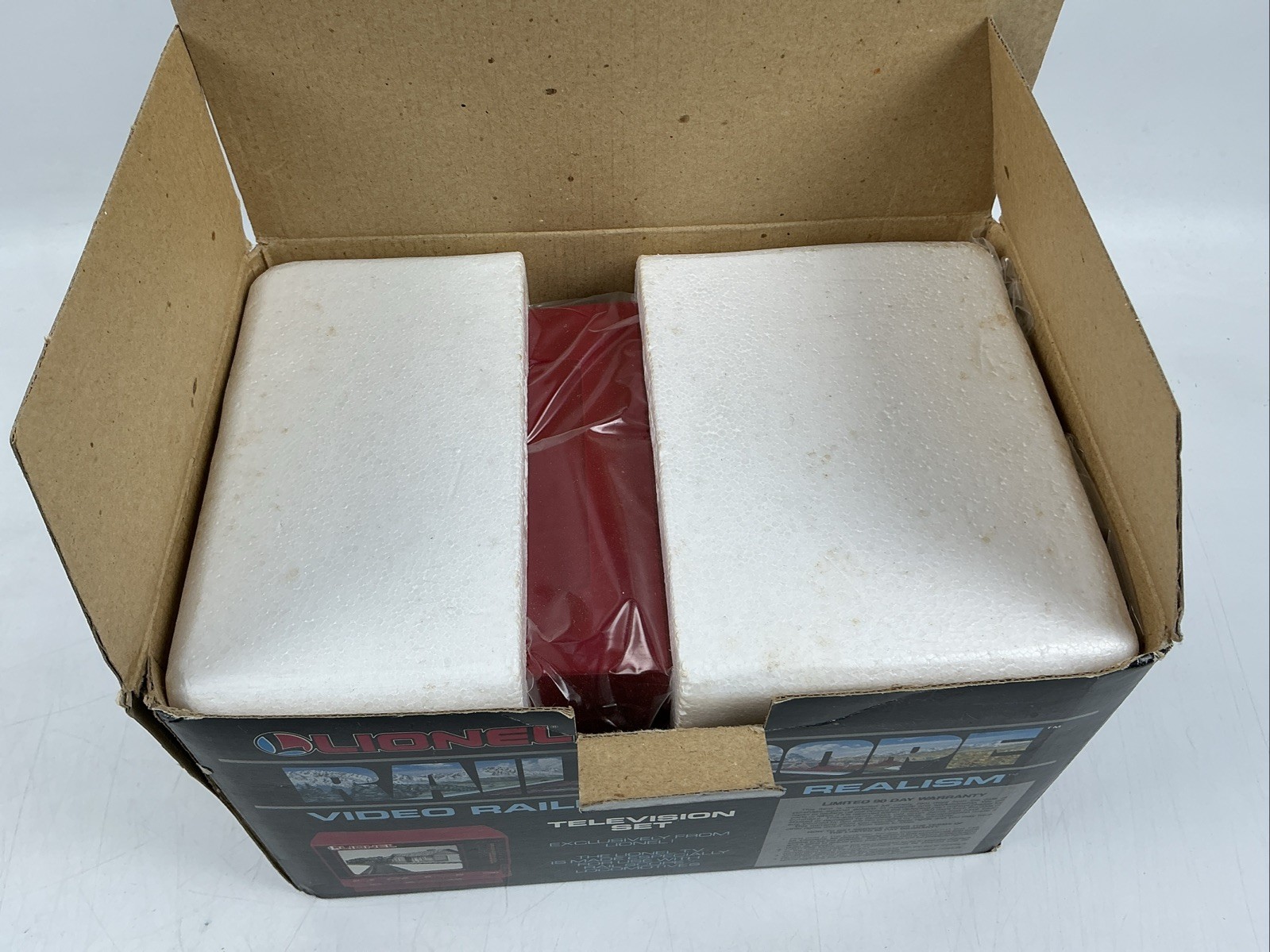 Lionel O Guage 6-33000 and 6-33002 Rail Scope Train & Television Set