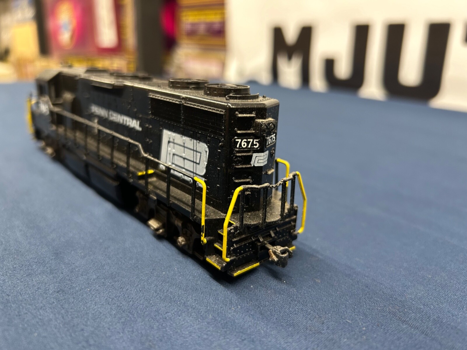 Atlas HO Penn Central #7675 GP-38 Diesel Engine DC NO BOX