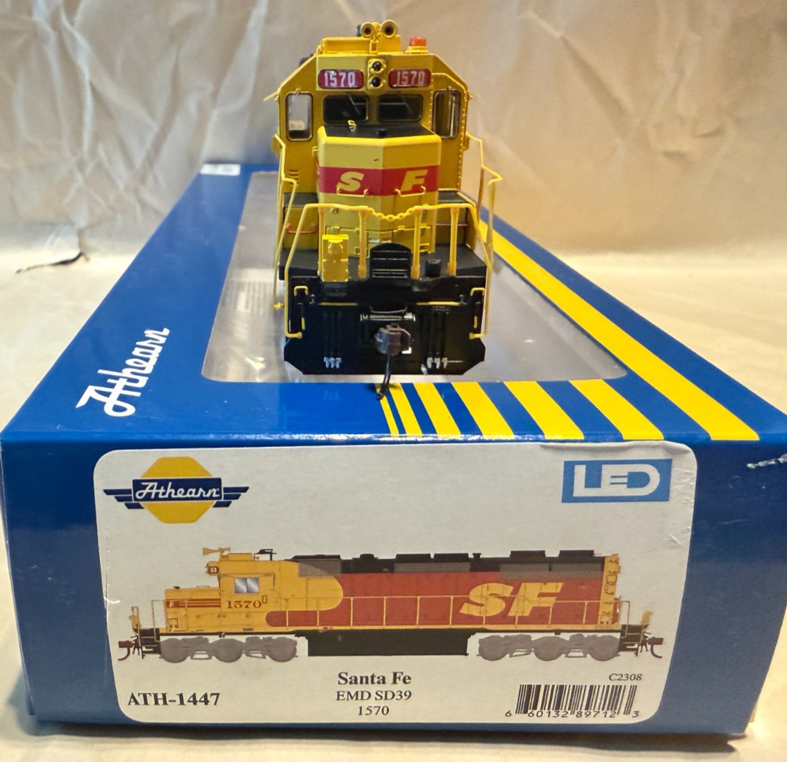 Athearn HO Scale Santa Fe Kodachrome SD30 DCC Ready