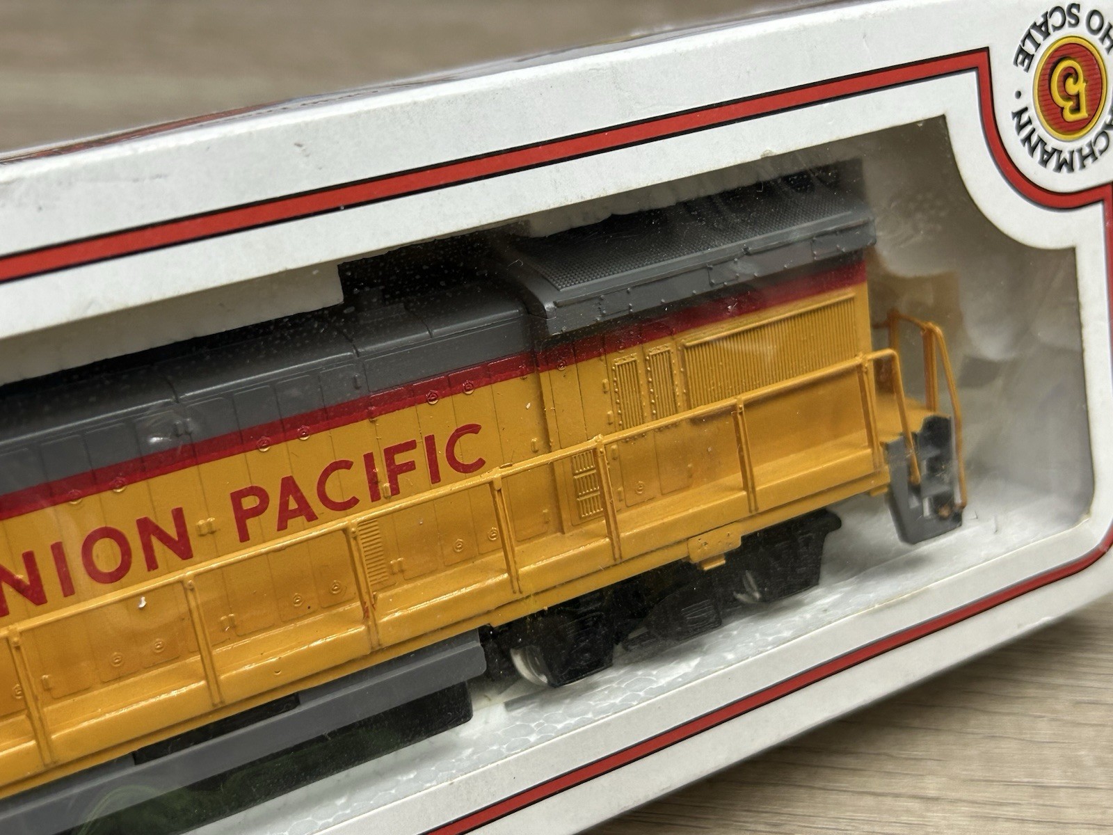 Bachmann HO Union Pacific GE U36B 0625 Diesel Locomotive No. 824 RUNS & LIGHTS