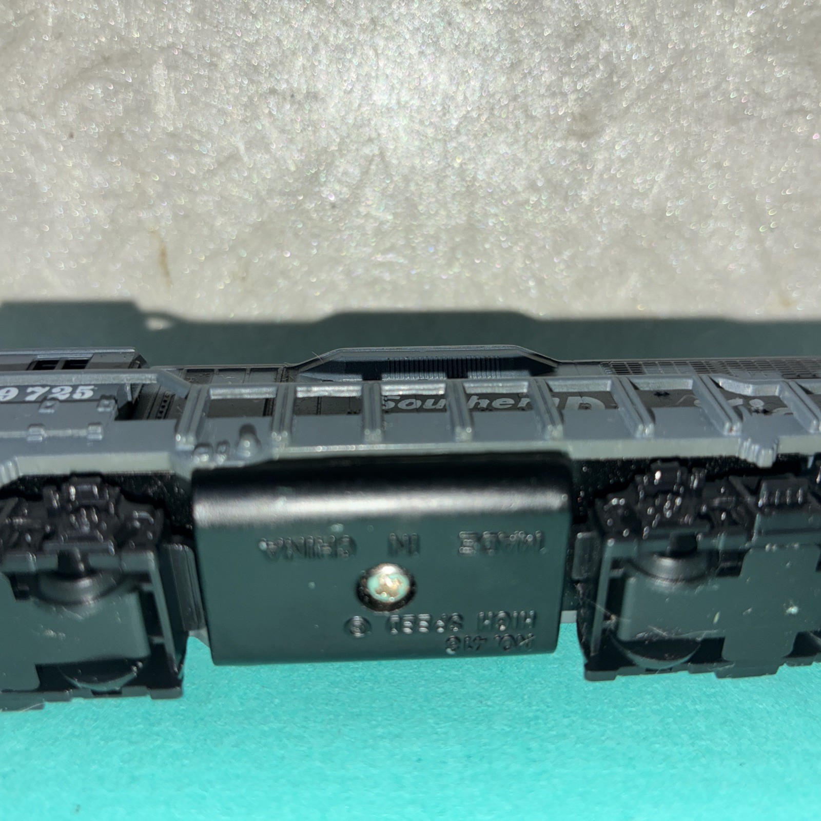 Southern Pacific O scale High Speed Metal Products 9725 Diesel Locomotive Train