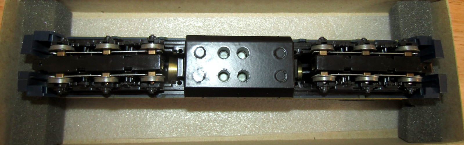 Athearn HO 3501 Santa Fe U33-C Powered Locomotive 8517
