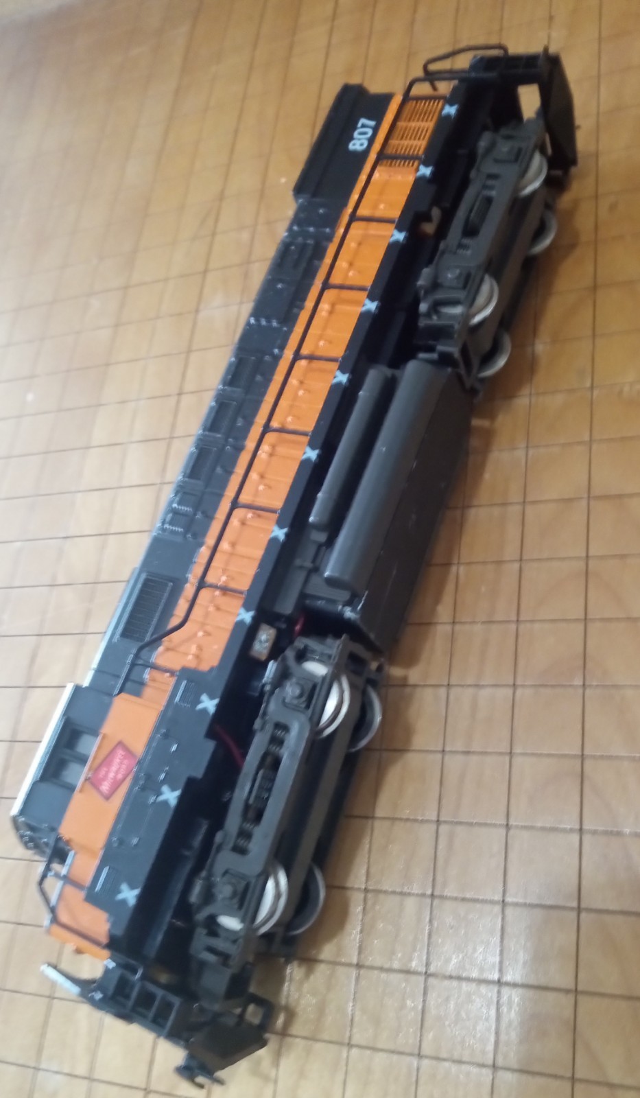 AHM HO Scale Alco Century 424 Diesel Locomotive – The Milwaukee Road 807 -…