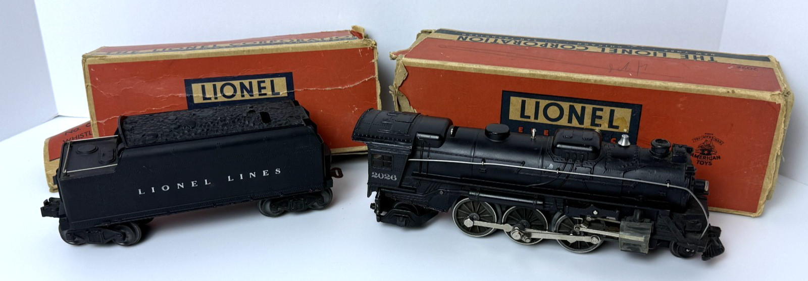1948 Lionel #2026 Steam Locomotive & 6466W Whistle Tender w/Orig Boxes UNTESTED