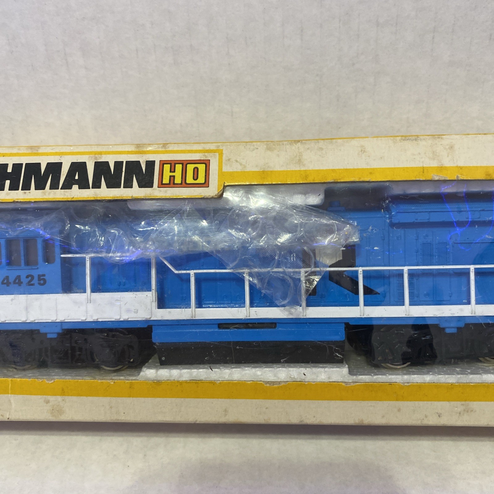 Bachmann HO Diesel Locomotive The Rock 4425 Lighted Blue White Black NIB