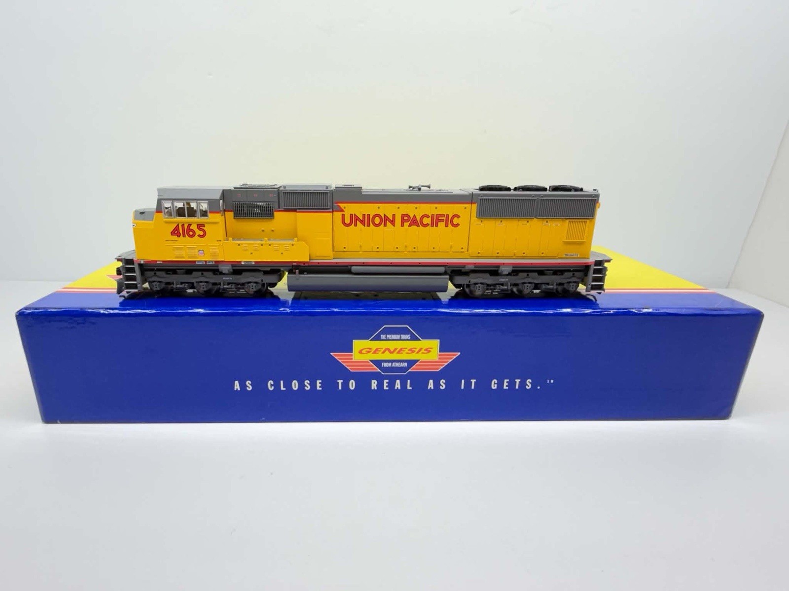 Athearn Genesis HO SD70M Union Pacific #4165 0G6153 MINT Diesel Locomotive