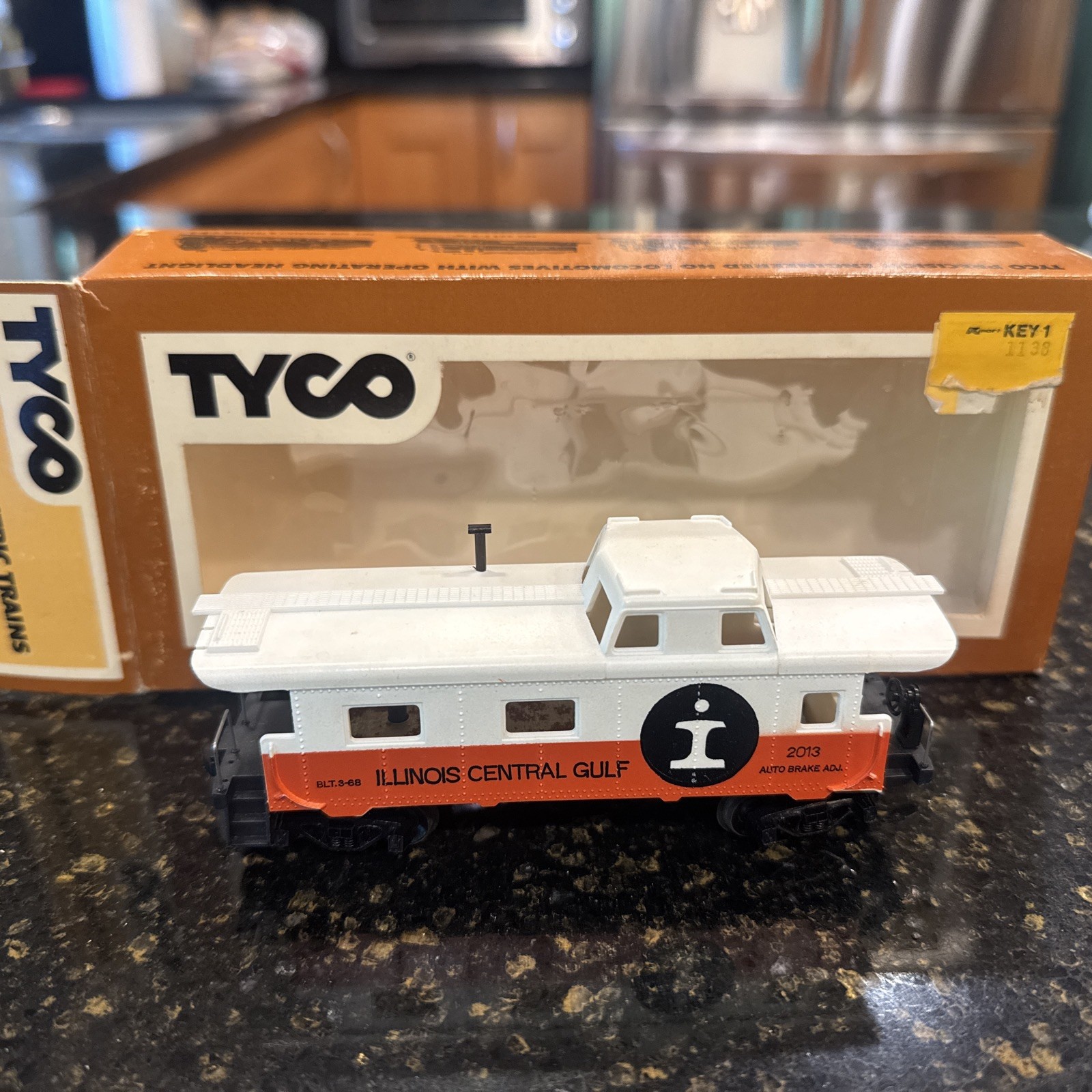 Tyco Illinois Central Gulf 8-Wheel Train Caboose ICG No. 327Z HO Scale with Box