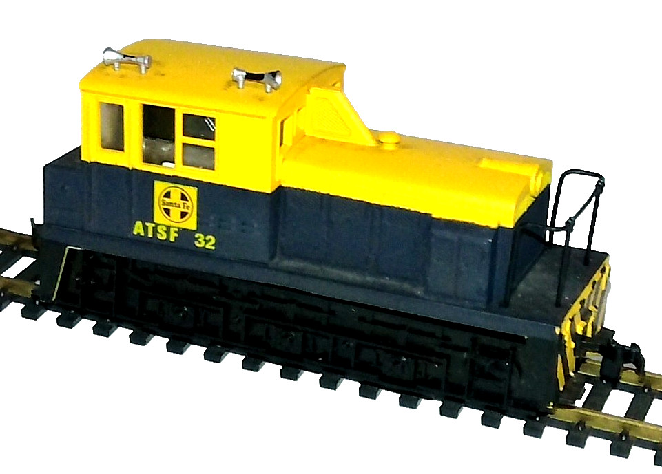 Bachman HO Scale Santa Fe Plymouth Switcher Diesel Locomotive (#32)