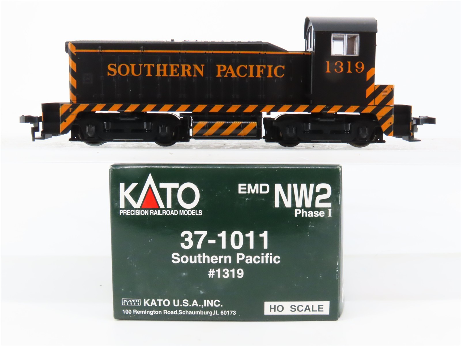 HO Scale KATO 37-1011 SP Southern Pacific EMD NW2 Ph. 1 Diesel Switcher #1319