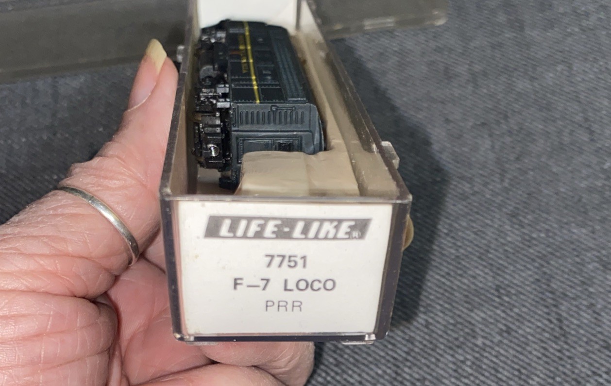 N Scale Life-Like 7751 Pennsylvania F7 Diesel Locomotive 9674