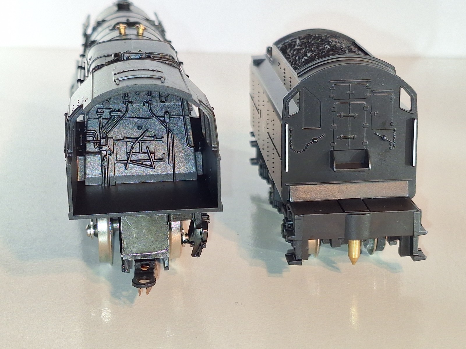 Hornby R2016 BR 9F Loco #92001. New Old Stock. Mint Cond. Boxed. 2 Rail DC. OO