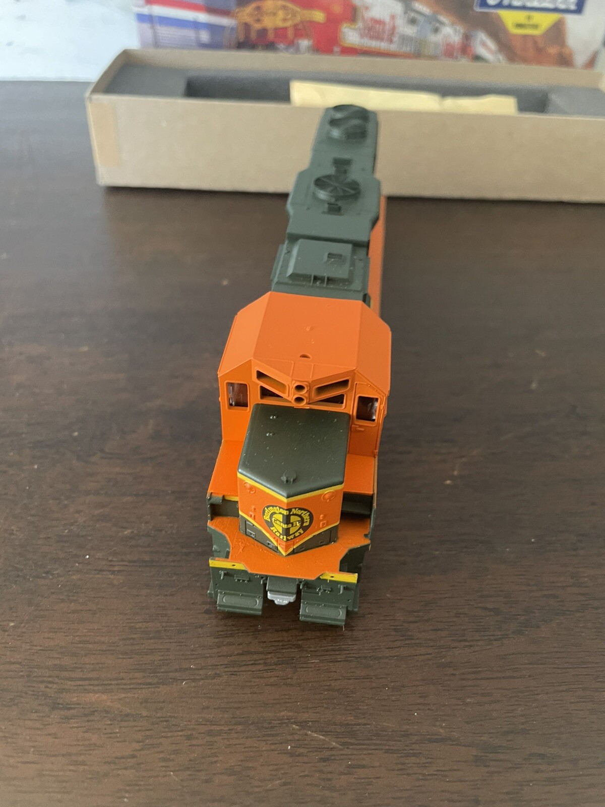 Athearn 4619 GP38-2 Powered BNSF – Green Orange 2099 HO NOS
