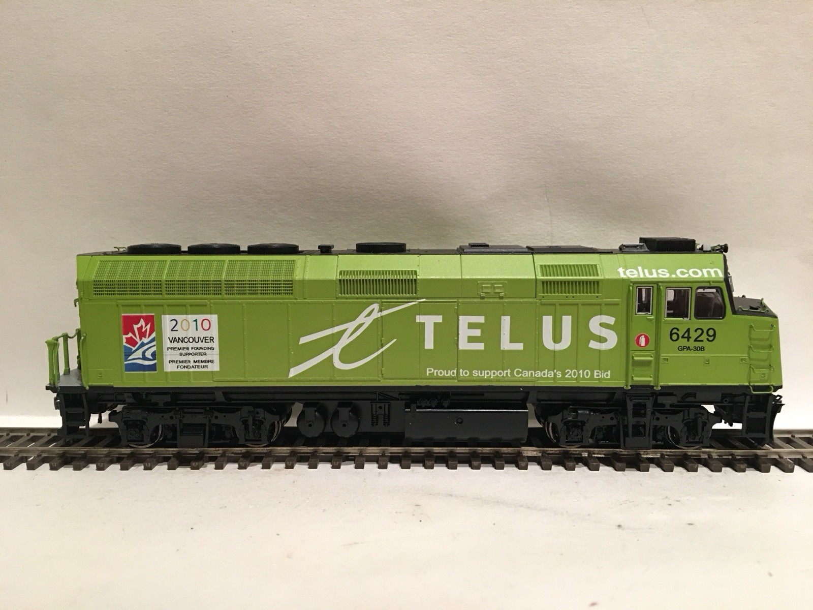 HO Kato Custom VIA Rail Telus EMD F40PH Diesel Locomotive #6429 DCC SOUND