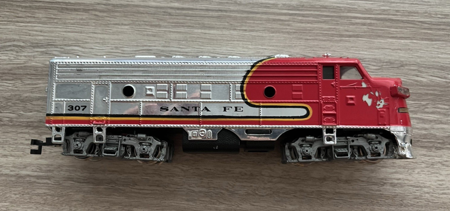 HO SCALE BACHMAN SANTA FE 307 LOCOMOTIVE TRAIN RED SILVER PARTS/REPAIR