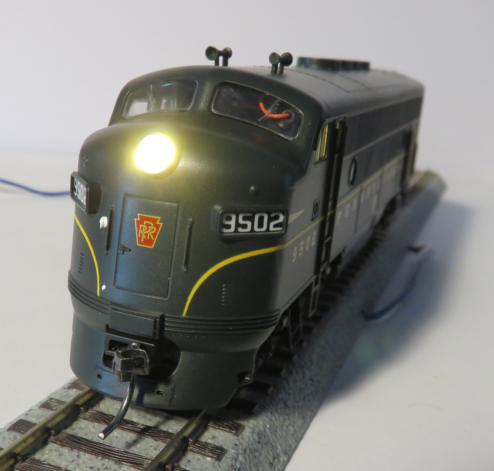 Proto-1000 PRR #9502 F3A DC/DCC, LED Headlight, Knuckle Couplers, NEW GEARS
