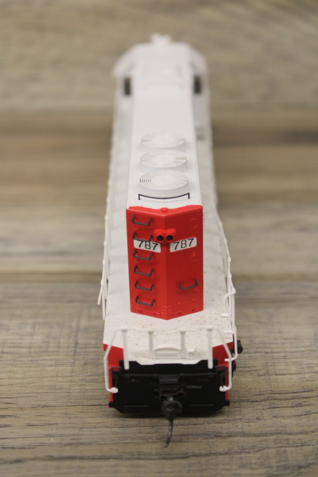 HO Kato SD40-2 Soo Line Locomotive #787 Model Train