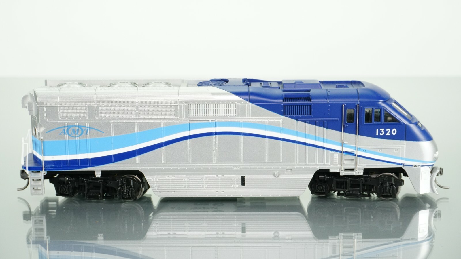 Athearn RTR F59PHI AMT HO scale