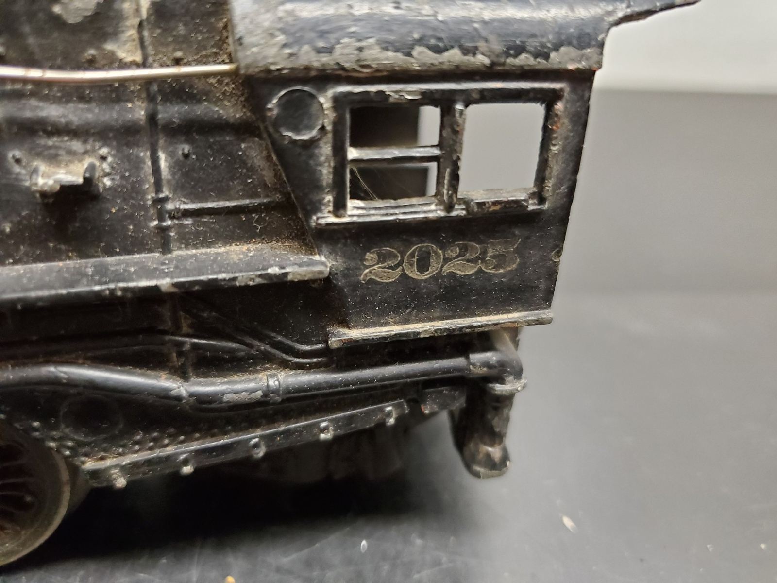 VINTAGE LIONEL LOCOMOTIVE 2025 O SCALE GAUGE-GOOD CONDITION TRAIN