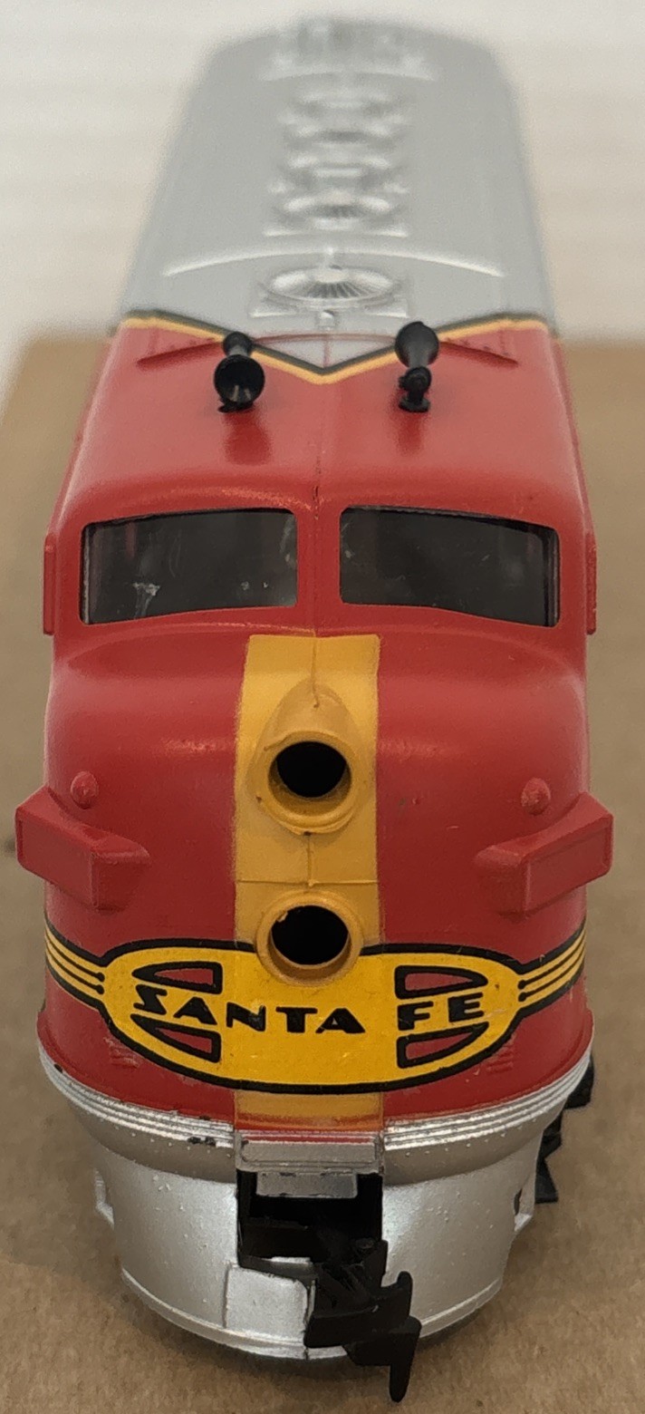 Athearn Santa Fe F7A HO Scale Diesel Locomotive Model 3001. Made In USA!