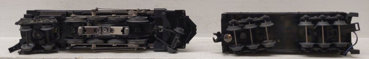 Lionel 6-8215 O Gauge Nickel Plate Road Berkshire 2-8-4 Steam Engine & Tender