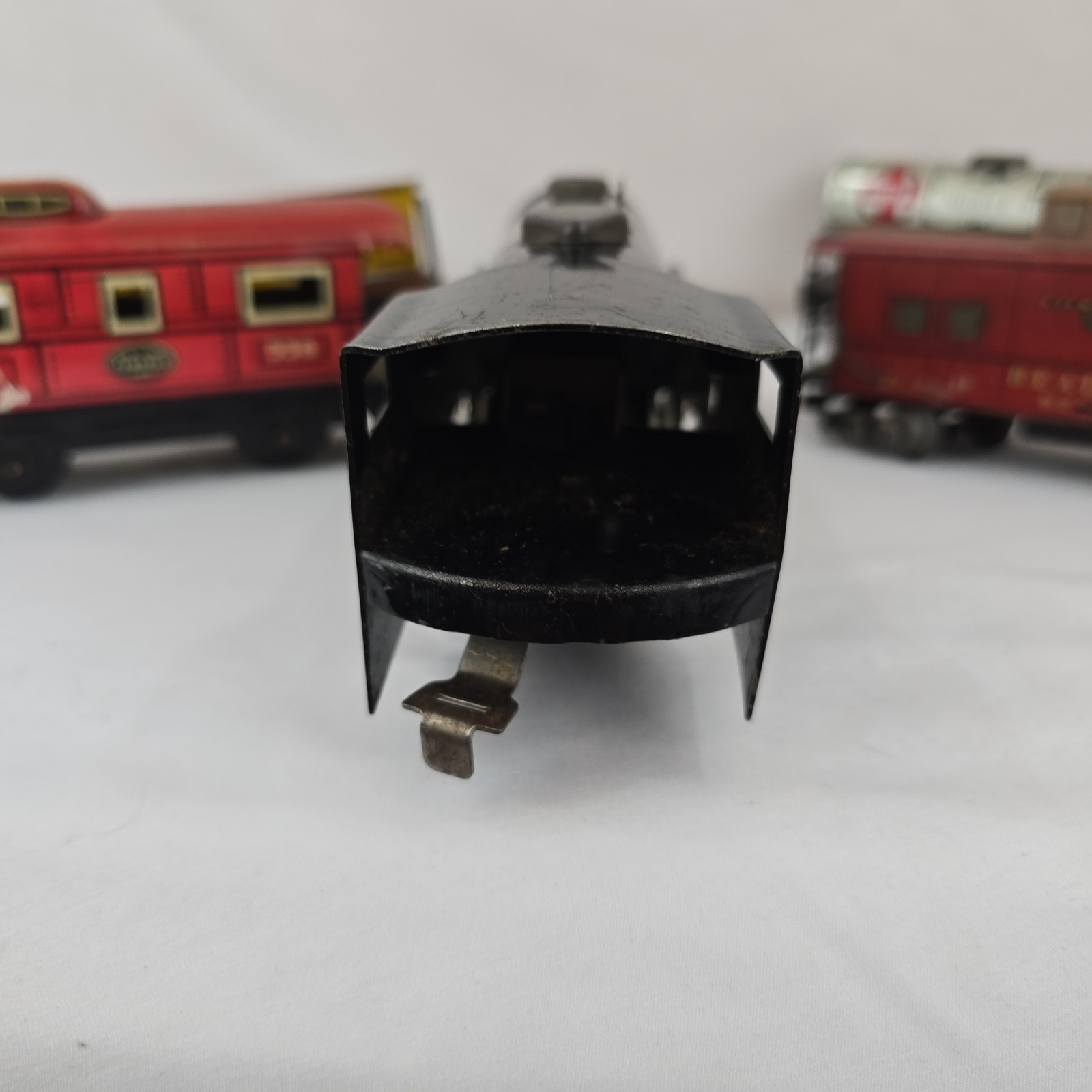 Vintage Marx Wind Up Locomotive Tin Lot – No Key & Untested – Please See Picture
