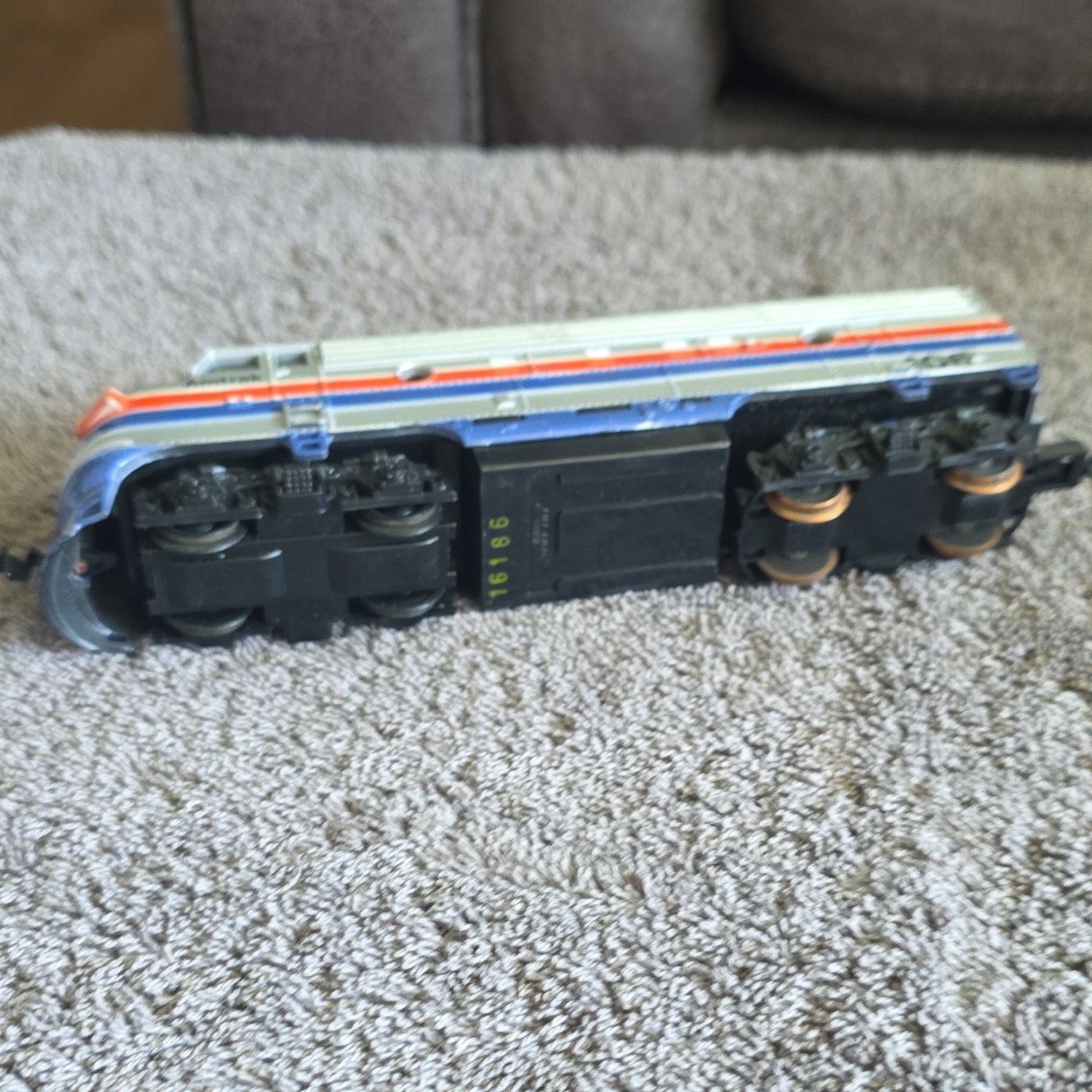 Life-Like HO Amtrak #106 EMD F40PH Diesel Locomotive Silver Blue Red DC