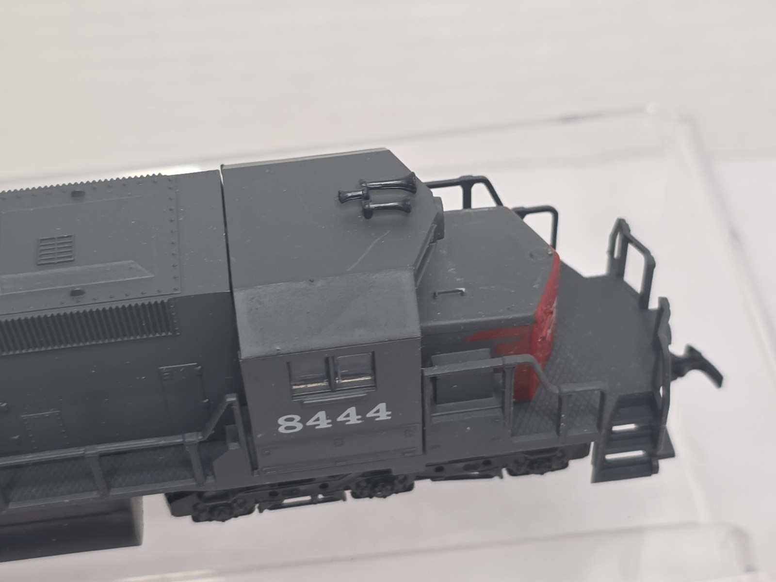 AHM HO Scale 5030-06 Southern Pacific 8444 EMD SD-40 Diesel Loco W/Flywheel NOS