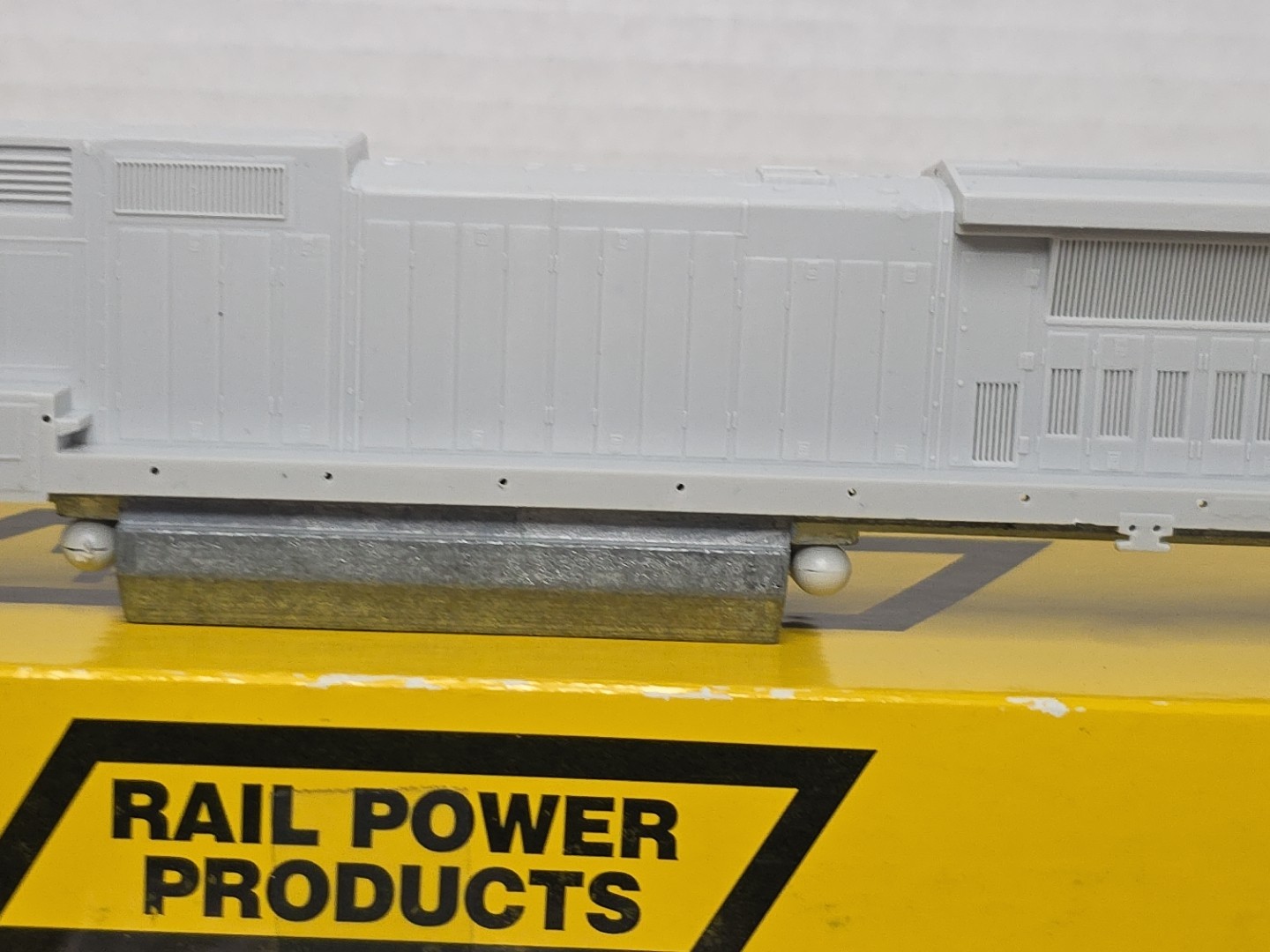 Rail Power Products HO Scale Undecorated GE Dash 8-40B Diesel Loco Shell/Chassis
