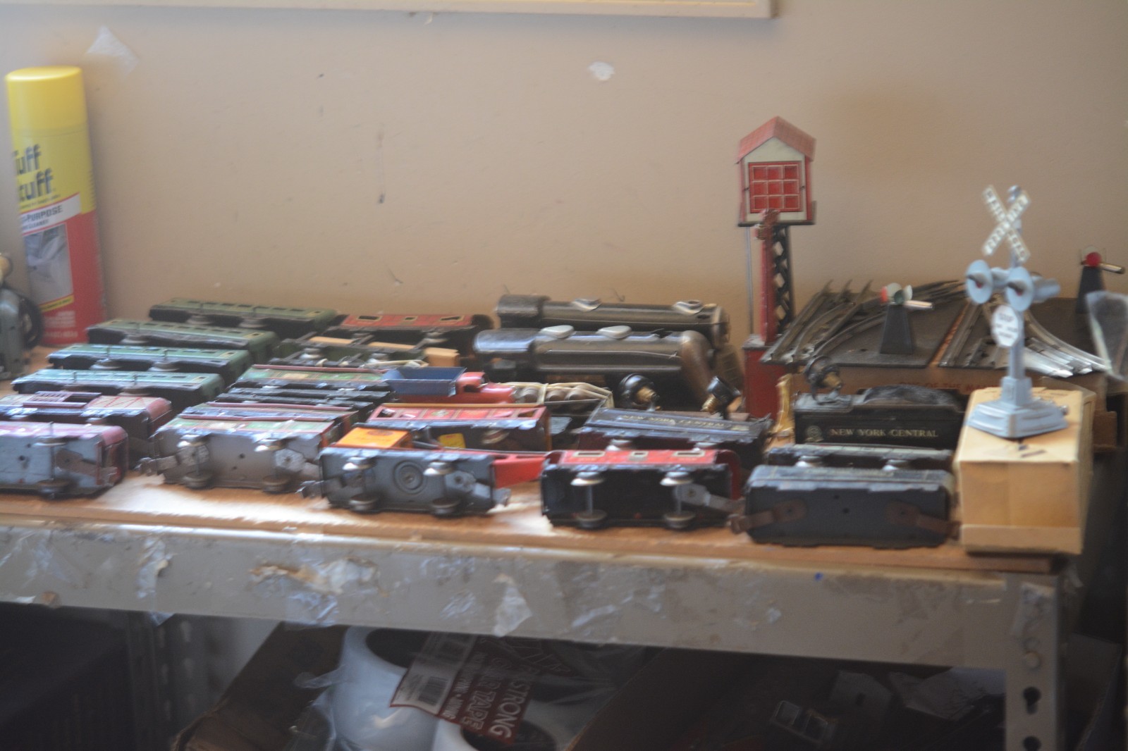 Railroad Model Trains. Lot of Vintage Pre-war Train Equipment