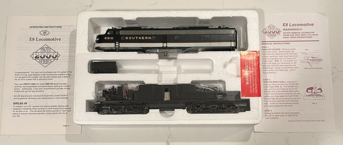 HO PROTO 2000, #6910 EMD E8/9 Southern, Tuxedo Scheme, w/MARS light, 21011, Read