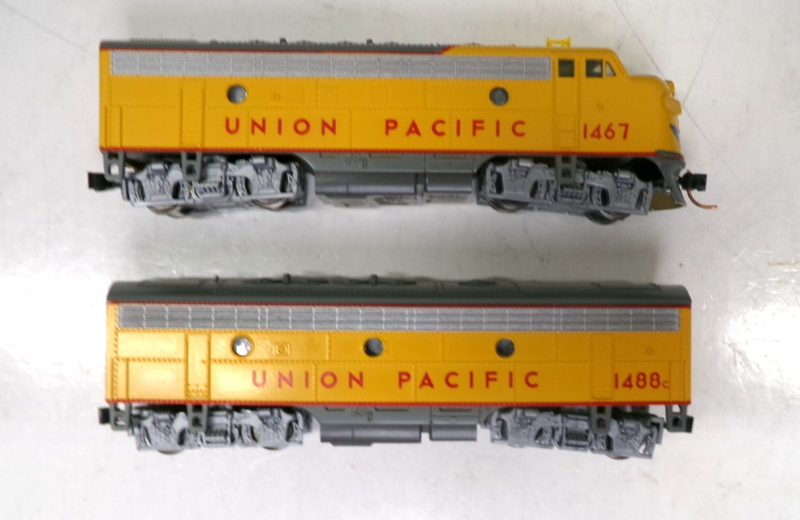 N scale Kato Union Pacific F7 A+B diesel engine set in orig box (lot N 185)