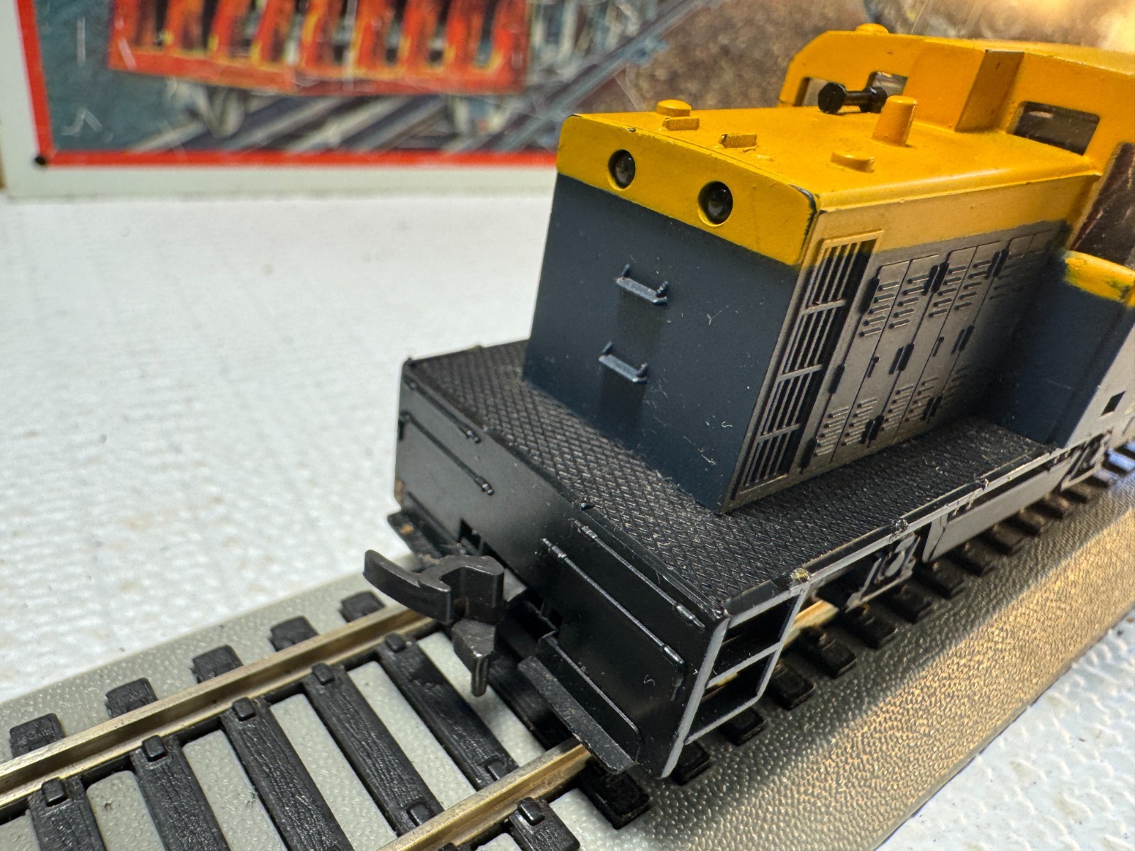 🚂 HO –SANTA FE #2615 DIESEL SWITCHER 💥H3893