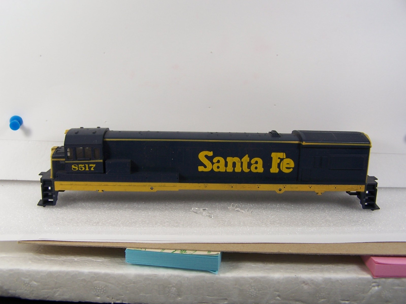 HO ATHEARN U33C SANTA FE SHELLS (2) UNDECORATED (1) WITH CAB-GLASS BLUE BOX NEW