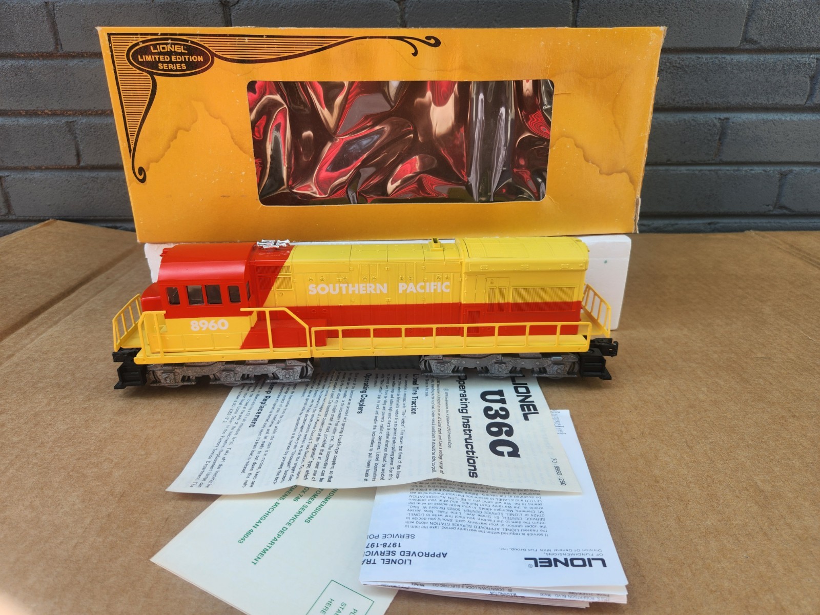 Lionel 8960 SP Southern Pacific Powered U36C Diesel Switcher Locomotive w/ Box