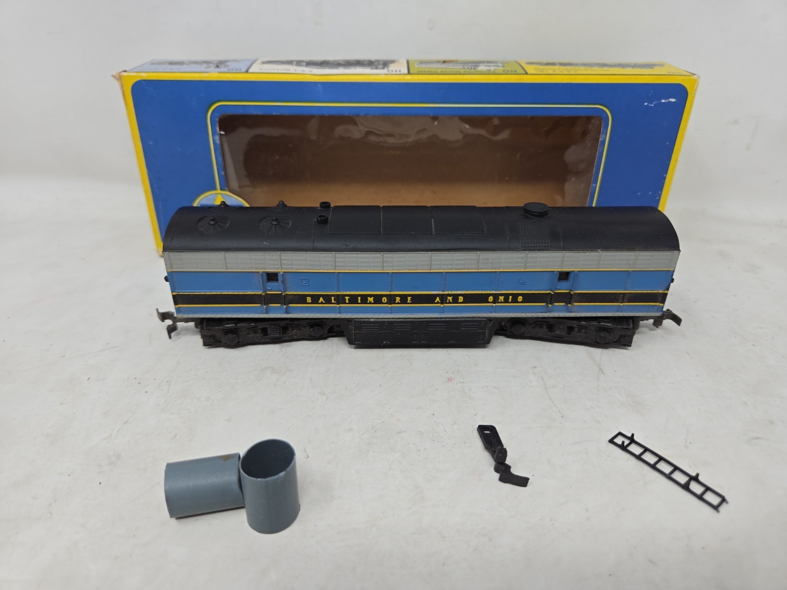 AHM HO Baltimore & Ohio FM C-Liner B-Unit Dummy Locomotive, in Original Box