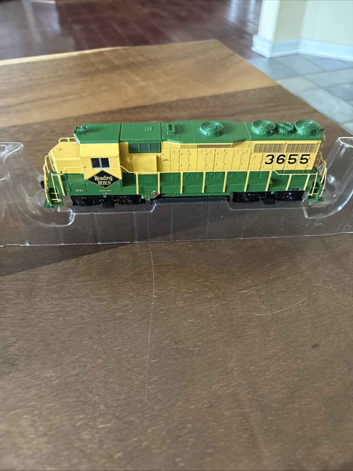 HO Scale Athearn RTR 91720 Reading Line GP35 Diesel Cab 3655 DCC
