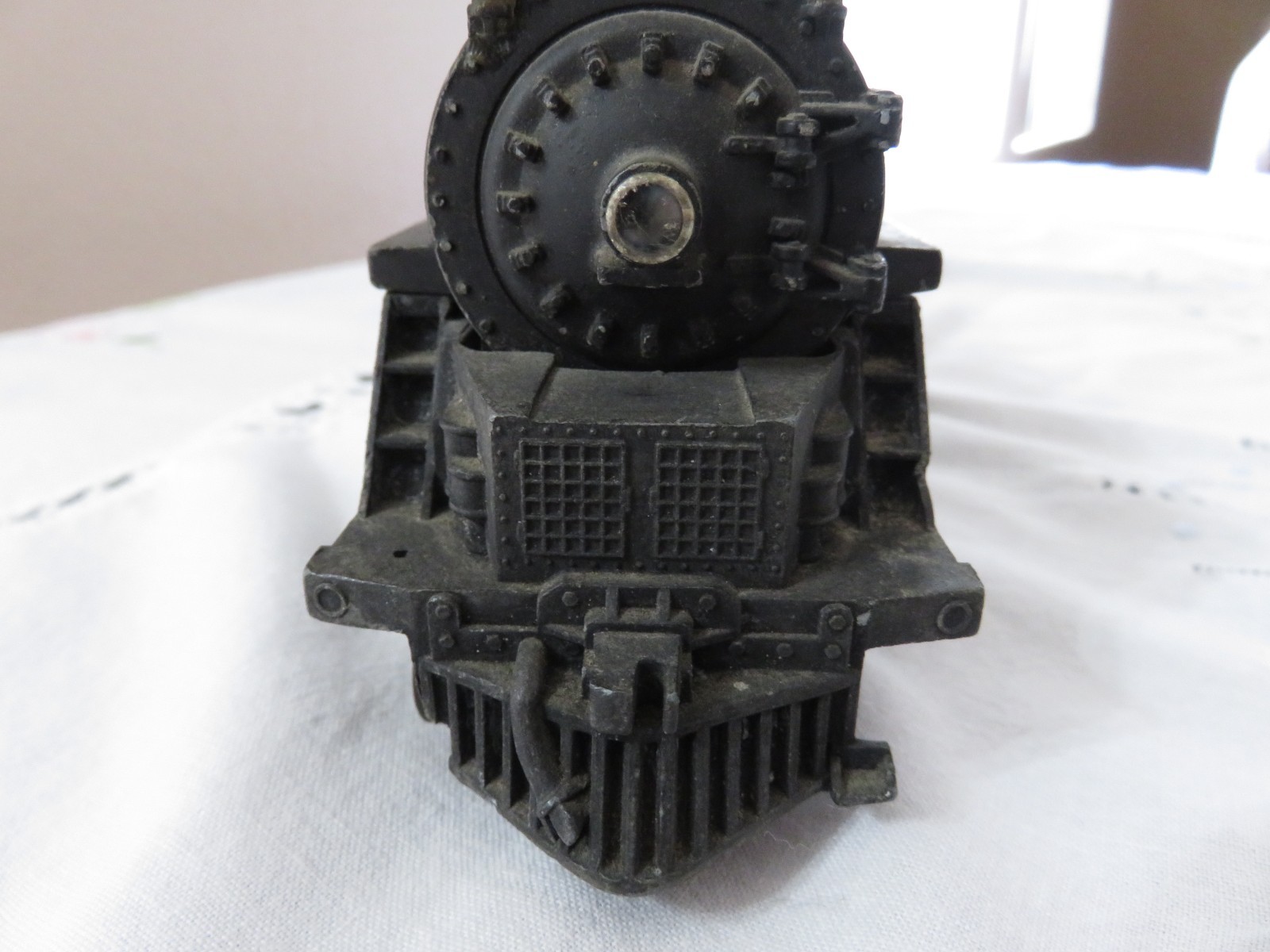 Vintage 1952 Lionel Steam Locomotive No. 2037 Cast iron O-27 gauge Untested