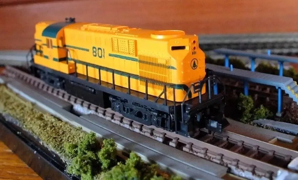 Atlas 42603 N Gauge Alco RS-11 diesel loco in Maine Central livery