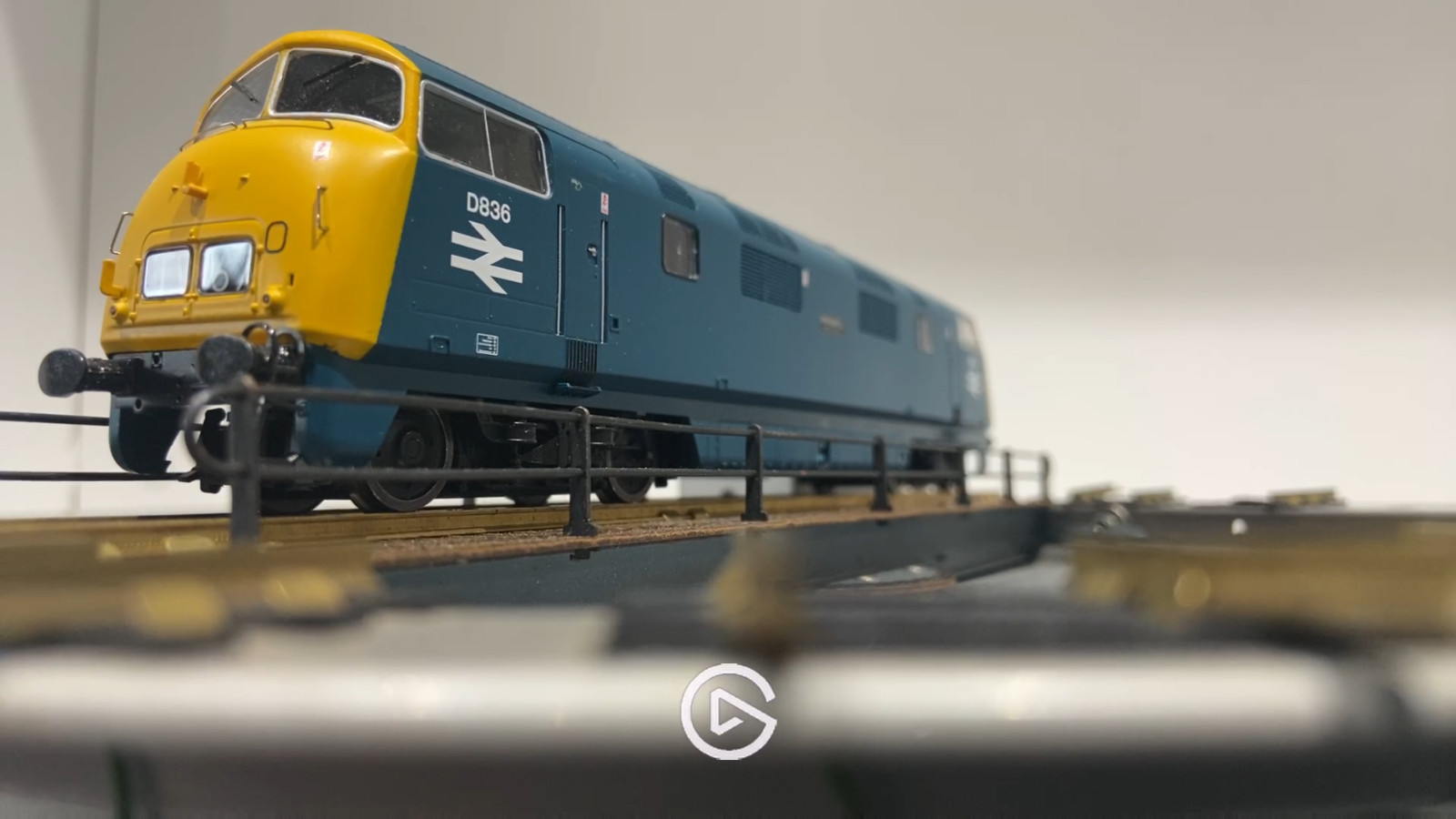 Bachmann Branchline 32-067A Class 43 Warship D836 in BR Blue DCC Ready Led Light