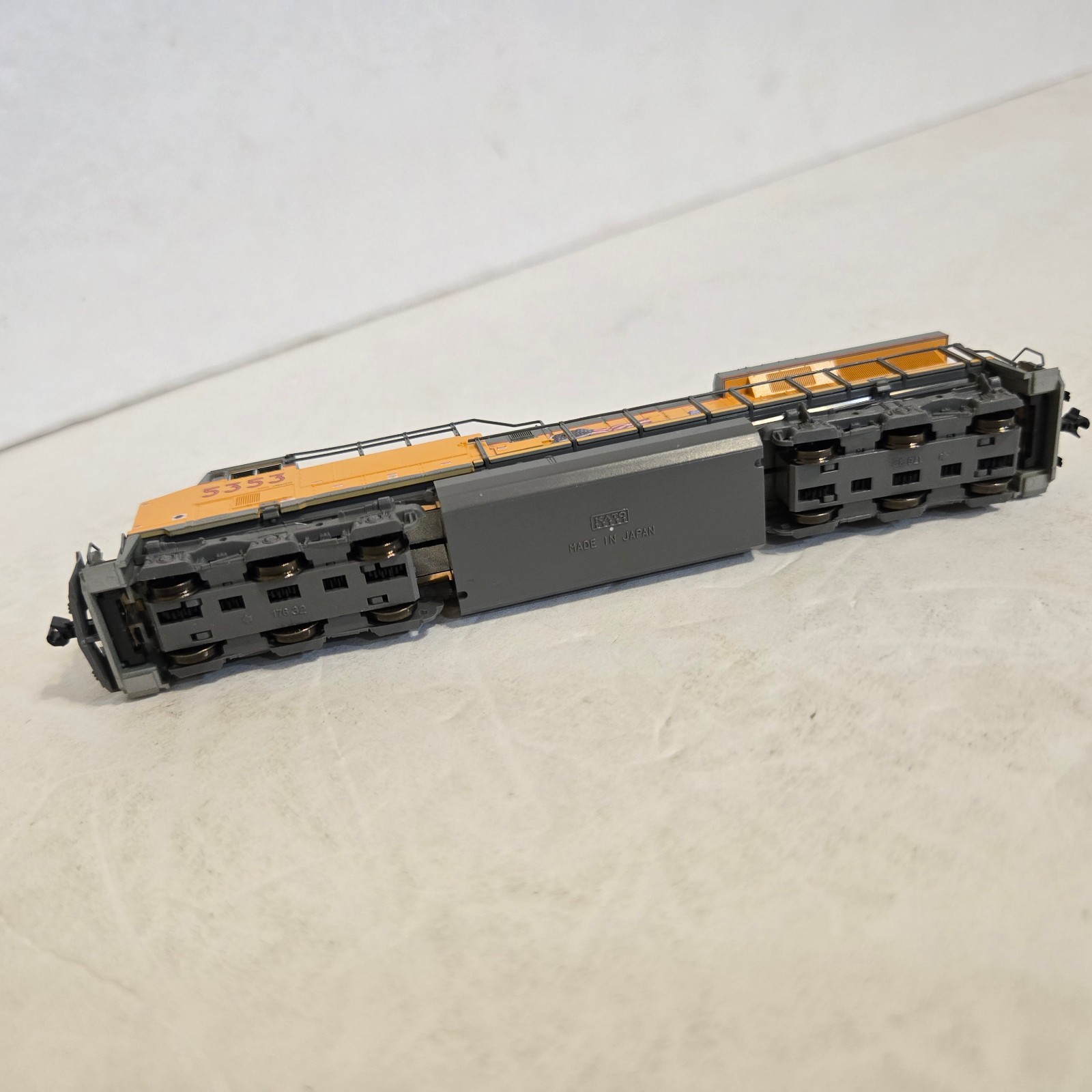 Kato 176-8912 N Scale Union Pacific GE ES44AC Loco. Runs. Japan.